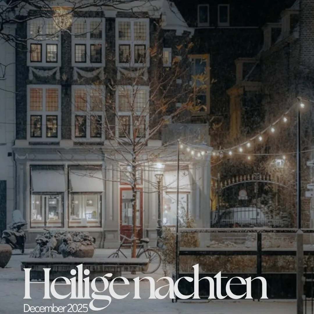 Heilige nachten, sneeuwende Amsterdamse gracht in december